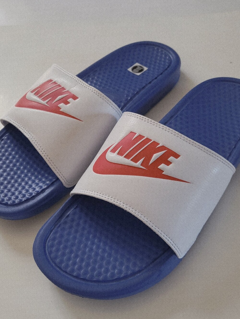 NIKE benassi slides Sandals Mens size 10 Blue White